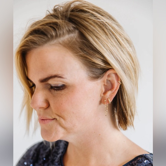 NEW IN BOX Hey June “Dressed to the Nines” Threader Earrings - Picture 2 of 4